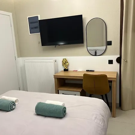 Hotel Rooms-fine Living *