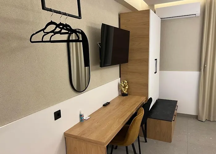 Hotel Rooms-fine Living *