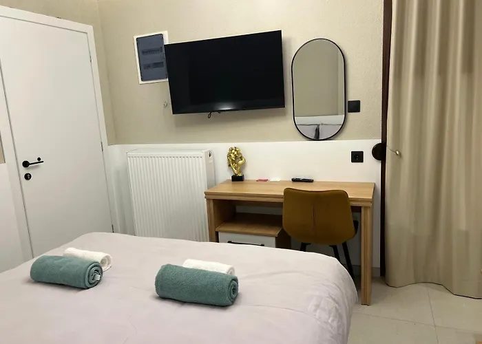 Hotel Rooms-fine Living *
